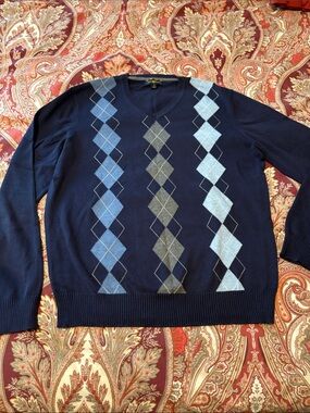Club Room Men's Navy V-Neck Argyle Sweater with Blue and Gray Diamonds